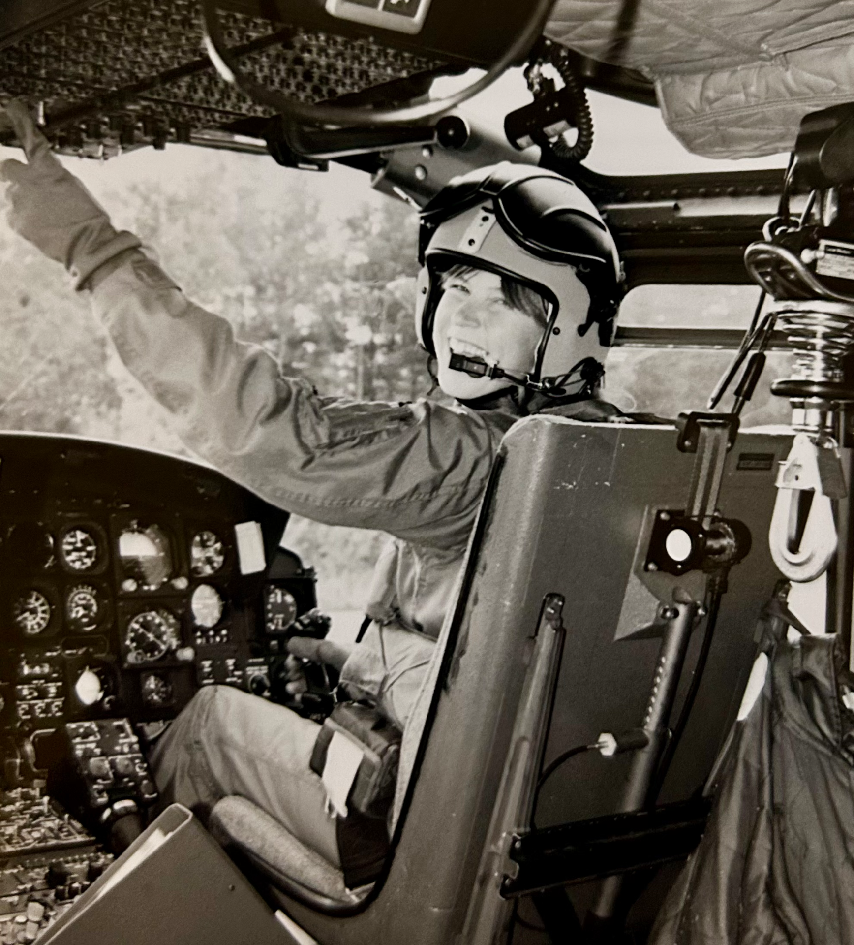 Line i cockpit i en Bell 412SP klar for oppstart